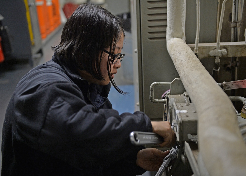 Blue Ridge Sailor prepares for Light-Off Assessment