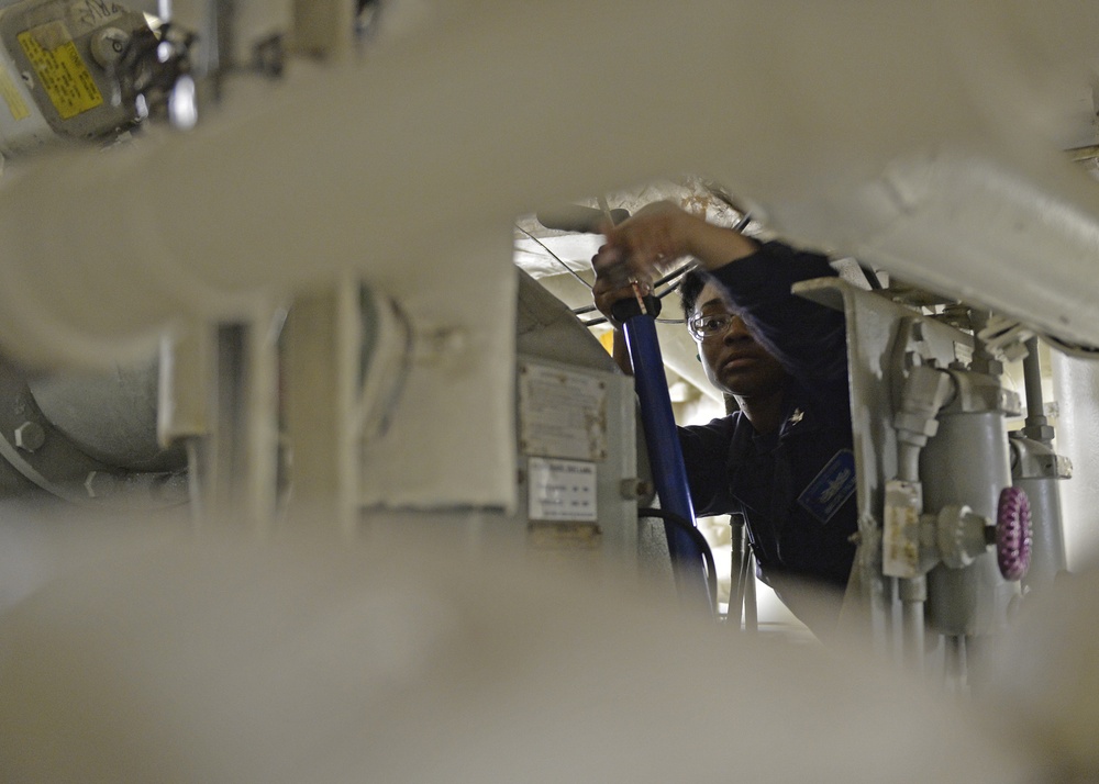 Blue Ridge Sailor prepares for Light-Off Assessment