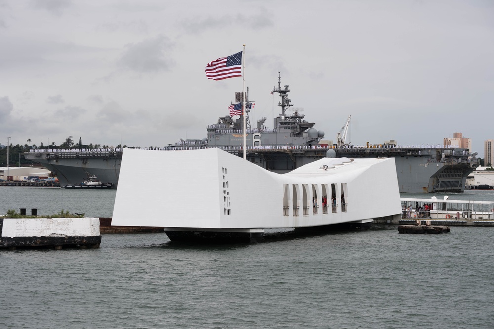 Bonhomme Richard (LHD 6) Arrives in Hawaii