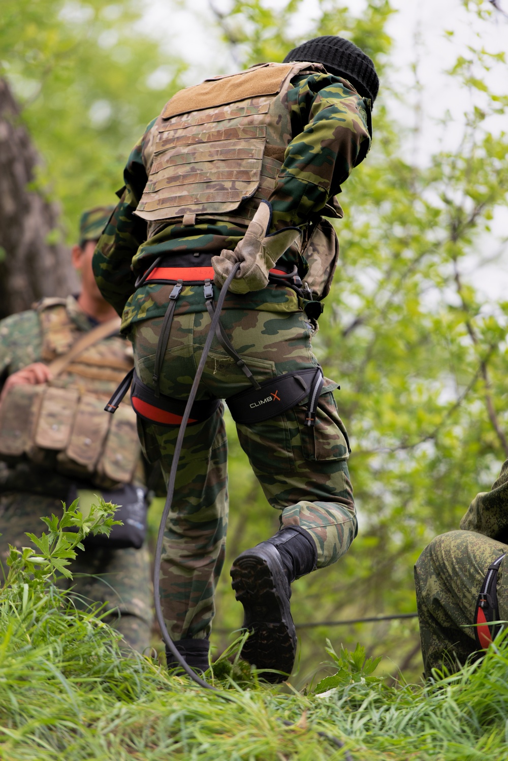 Tajik soldiers practice their mountaineering skills with U.S. partners