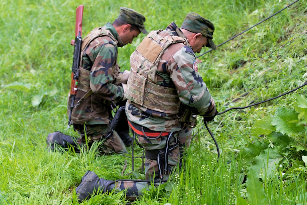 Tajik soldiers practice their mountaineering skills with U.S. partners