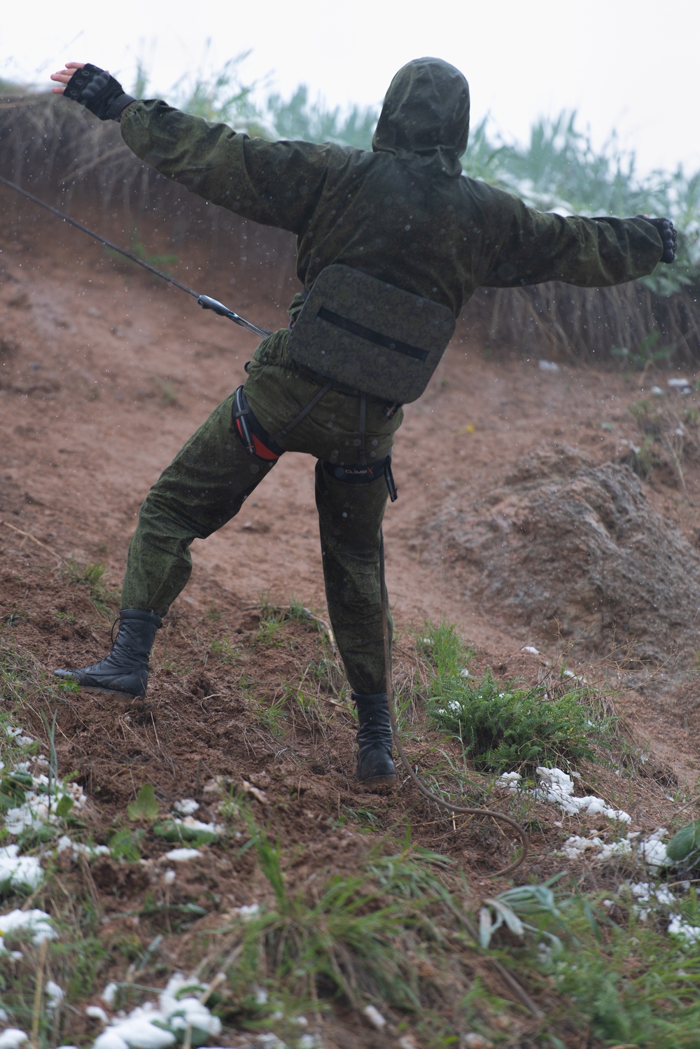 Tajik soldiers practice their mountaineering skills with U.S. partners