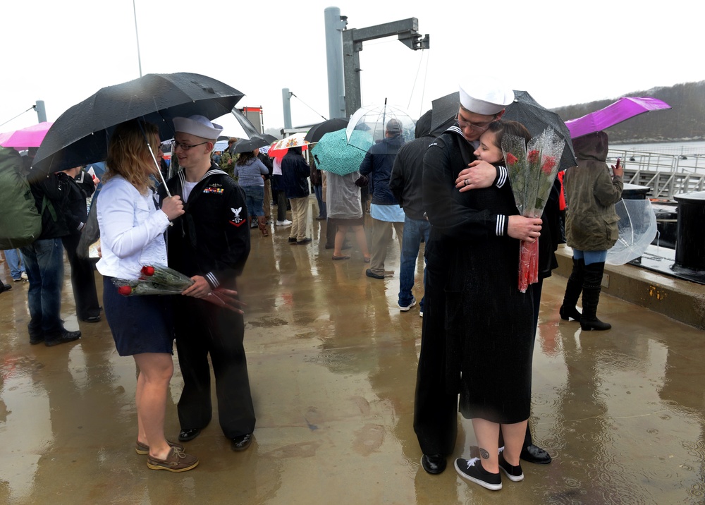 USS San Juan (SSN-751) Returns from Depyment