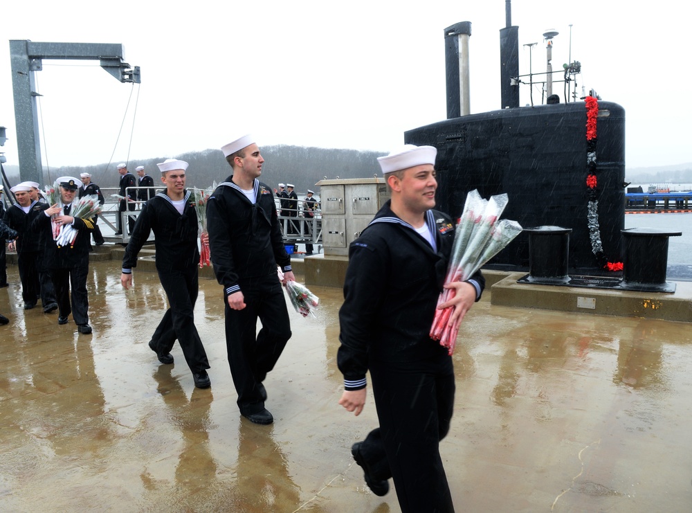 USS San Juan (SSN-751) Returns From Depoyment