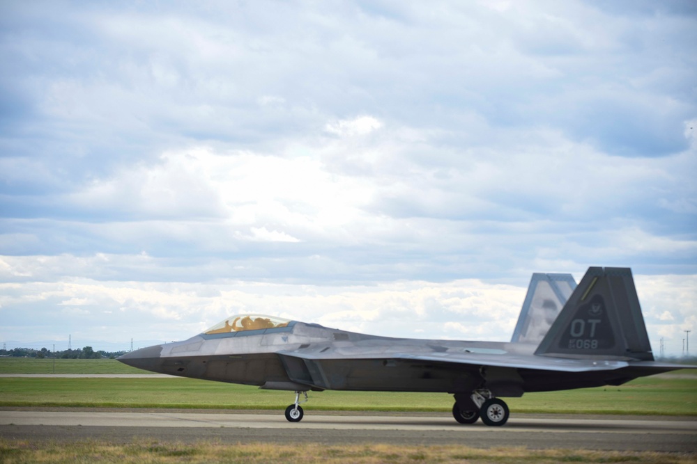 F-22 Raptor rockets Beale's Air &amp; Space Expo