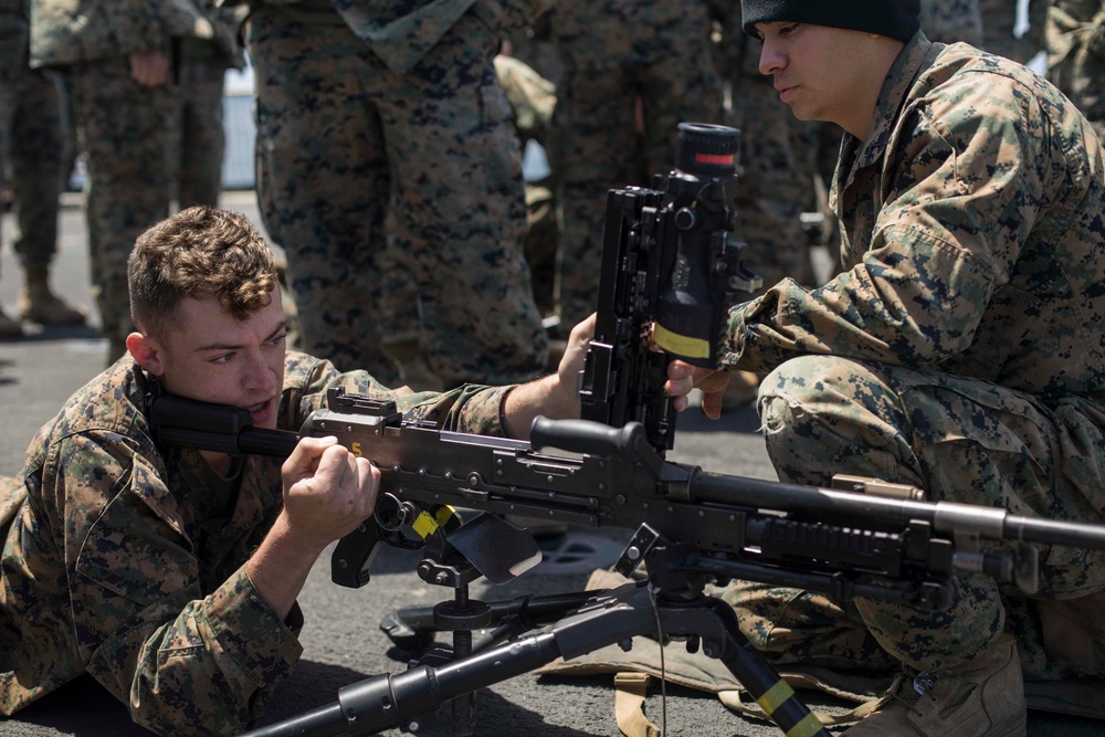 Kilo Company cross trains on machine guns