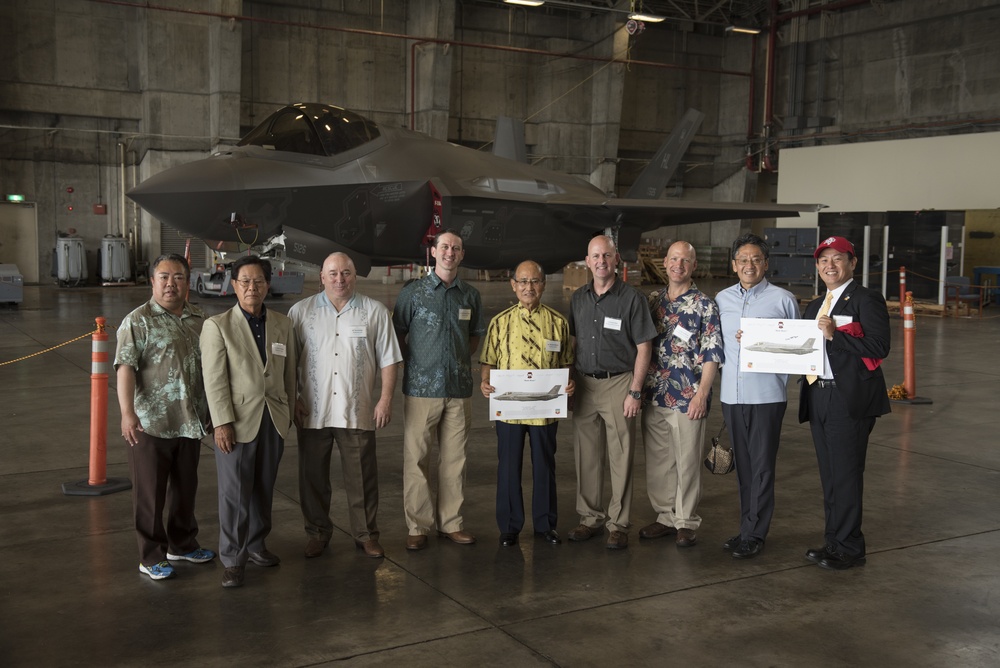 Okinawa Honorary Commanders visit the F-35