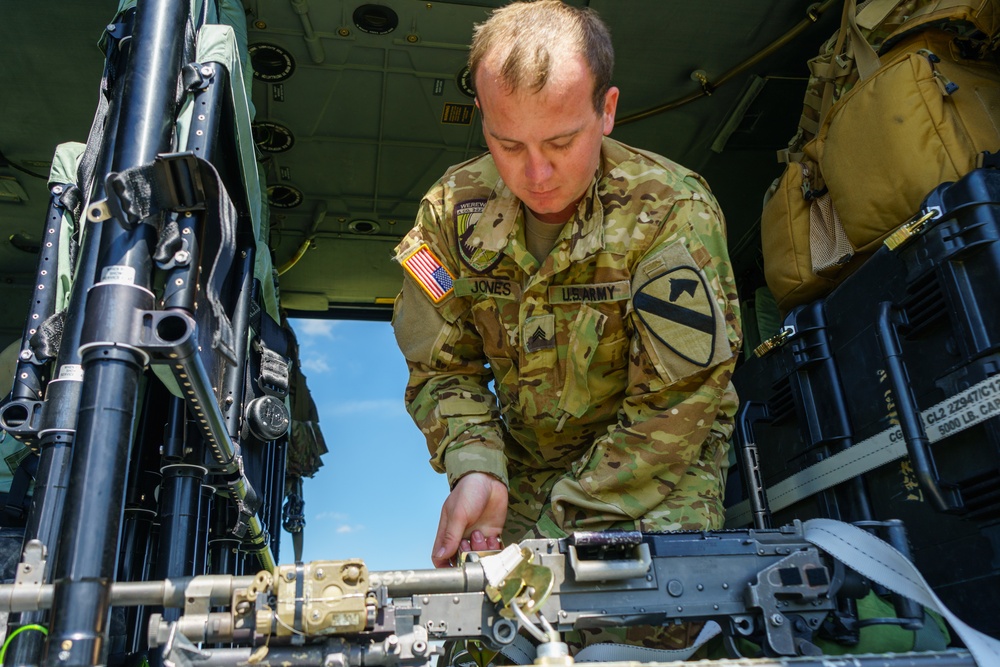 Air Cav Conducts UH-60 Blackhawk Gunnery