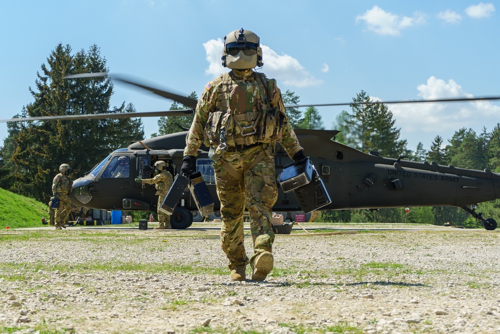 Air Cav Conducts UH-60 Blackhawk Gunnery