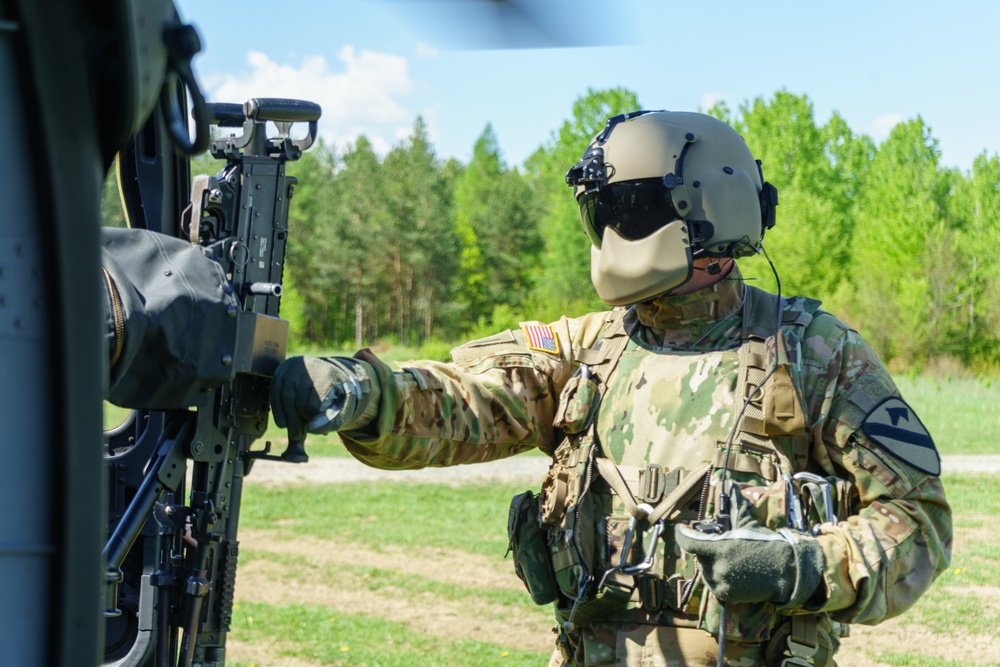 Air Cav Conducts UH-60 Blackhawk Gunnery