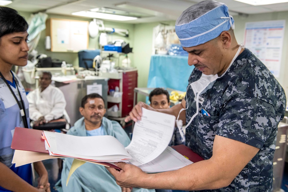 PP18 performs surgeries aboard USNS Mercy while in Sri Lanka