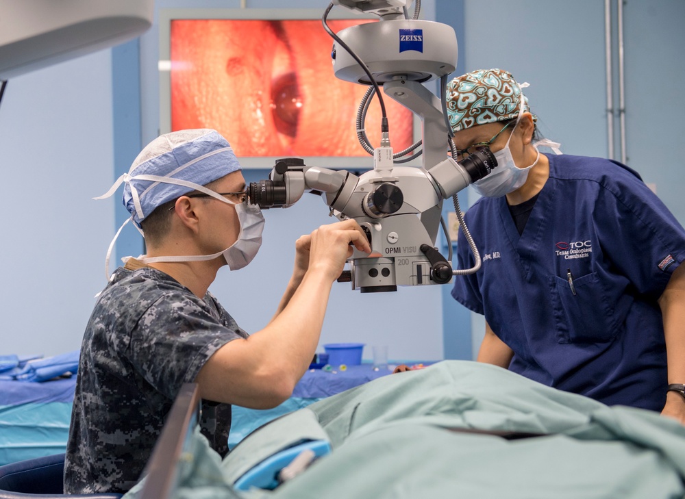 PP18 performs surgeries aboard USNS Mercy while in Sri Lanka