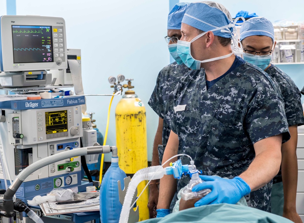 PP18 performs surgeries aboard USNS Mercy while in Sri Lanka