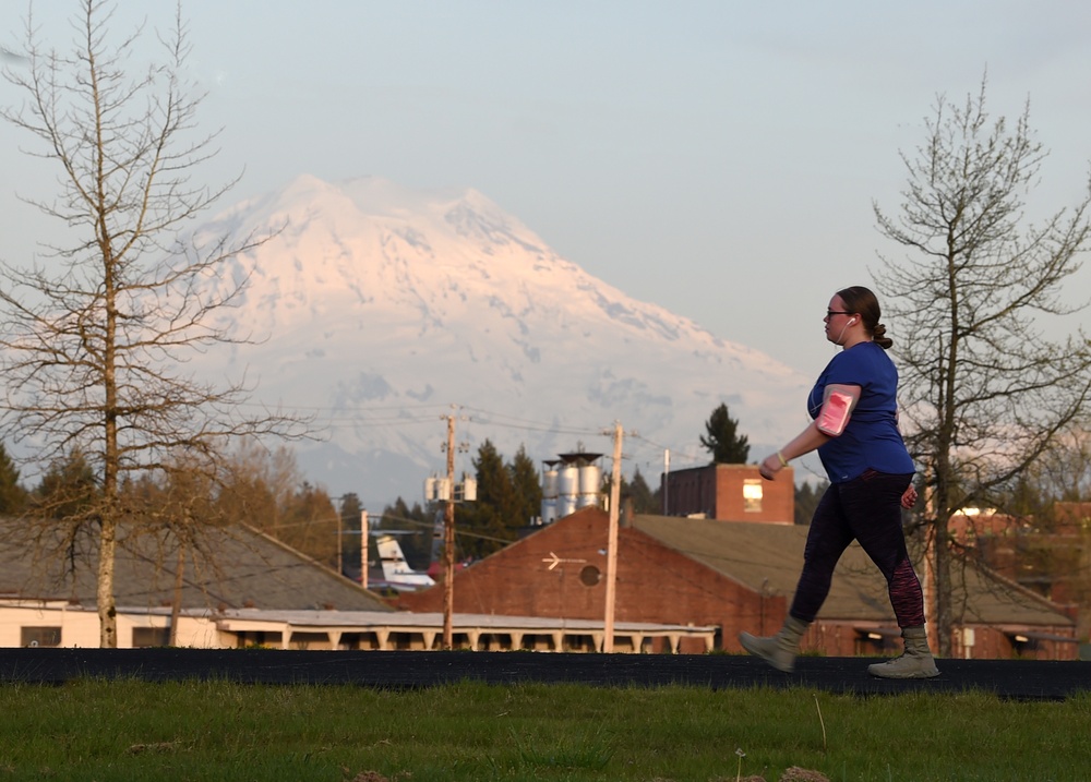 Airmen ‘Take Back the Night’ during SAPR 5K
