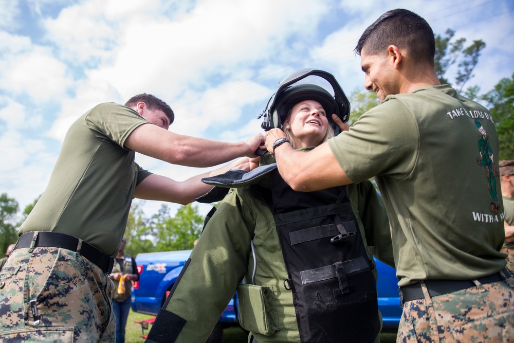 Family members learn what it's like to be a Marine or Sailor