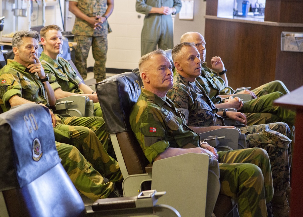 Norwegian general visits 2nd MAW