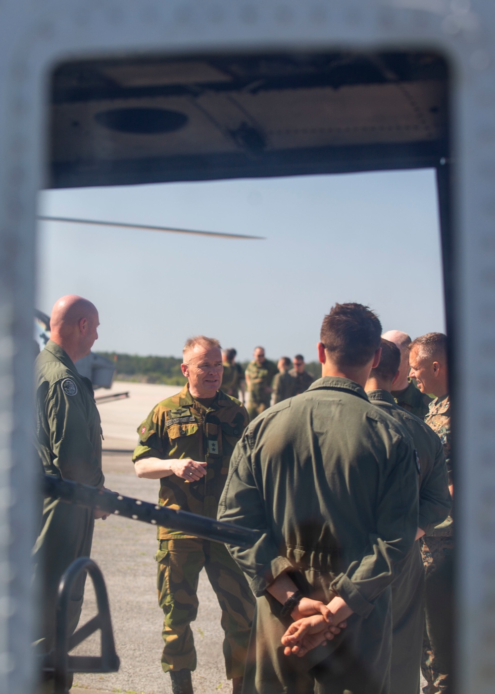 Norwegian general visits 2nd MAW