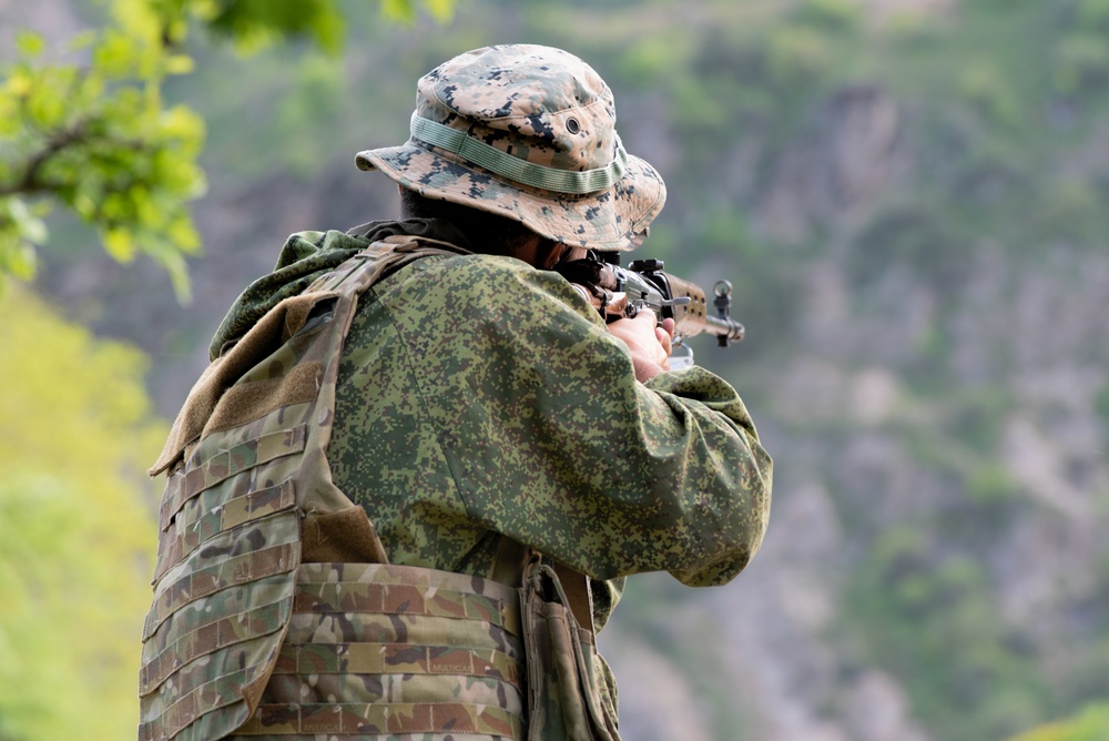 Tajik, U.S. soldiers train together on traffic control points