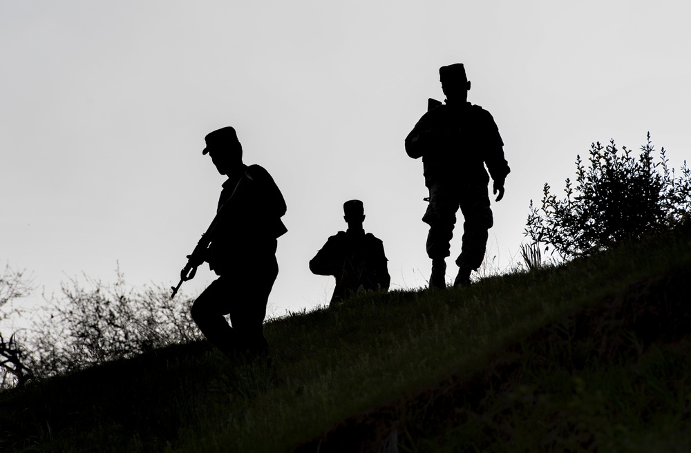 Tajik, U.S. soldiers train together on traffic control points