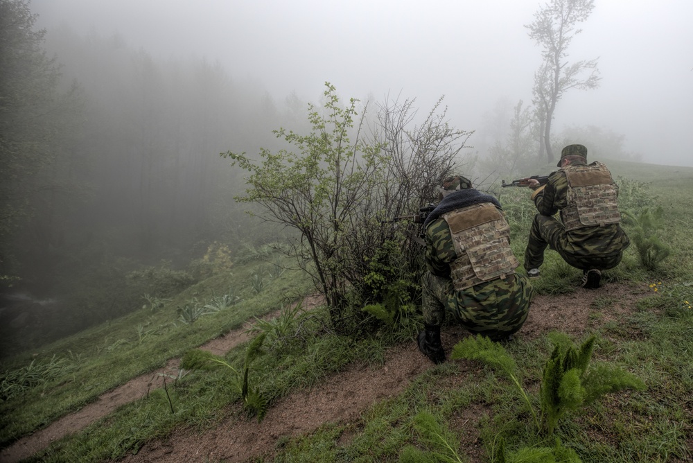 Tajik, U.S. soldiers practice mountain warfare tactics