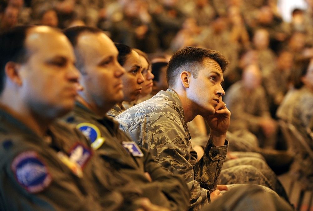 Bobby Henline teaches Team Offutt resiliency at special Airman's Call