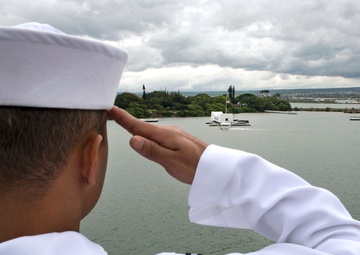USS Bonhomme Richard (LHD 6) arrives to Pearl Harbor, Hawaii