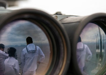 USS Bonhomme Richard (LHD 6) arrives to Pearl Harbor, Hawaii