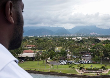 USS Bonhomme Richard (LHD 6) arrives to Pearl Harbor, Hawaii