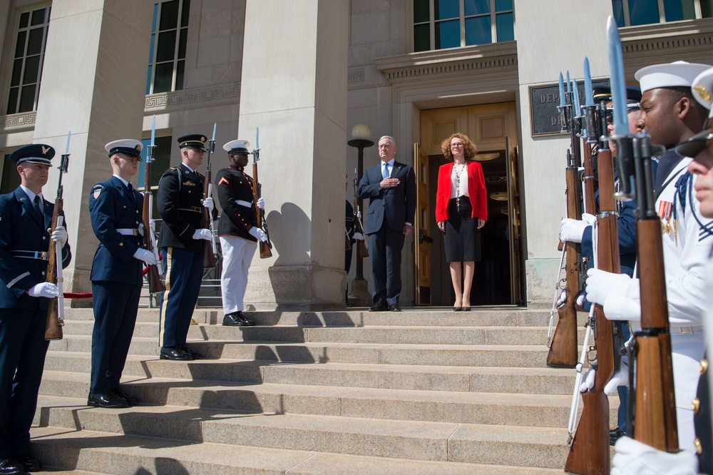 SD meets with Macedonia's Minister of Defense