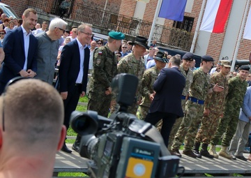 Nato Forces Open Bridges With Polish People