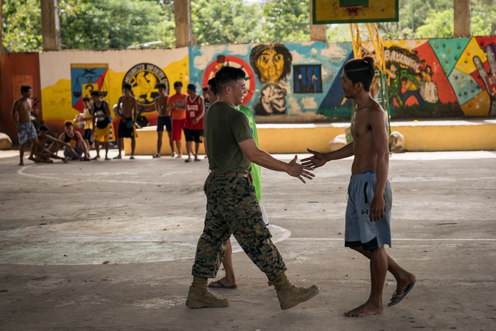 Balikatan 18: PHL, US troops go toe-to-toe with Capas community in basketball game