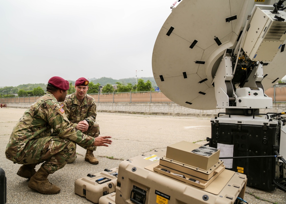 1st SFG (A) Officer Recognized as Army Special Operations Forces Communicator of the Year