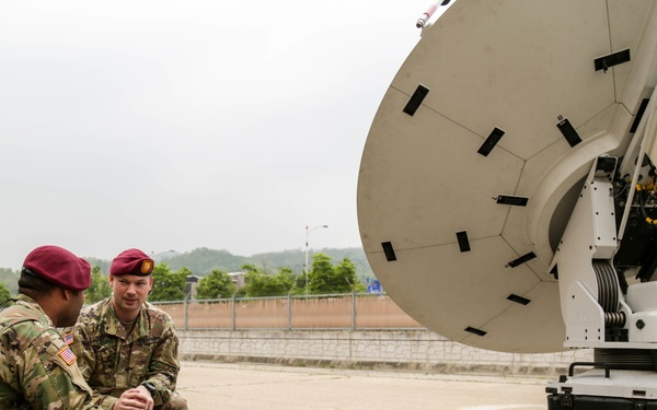 1st SFG (A) Officer Recognized as Army Special Operations Forces Communicator of the Year