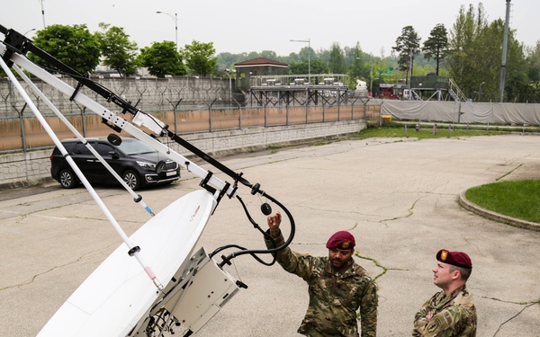 1st SFG (A) Officer Recognized as Army Special Operations Forces Communicator of the Year