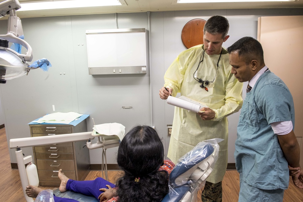 PP18 hosts dental subject matter expert exchange aboard USNS Mercy