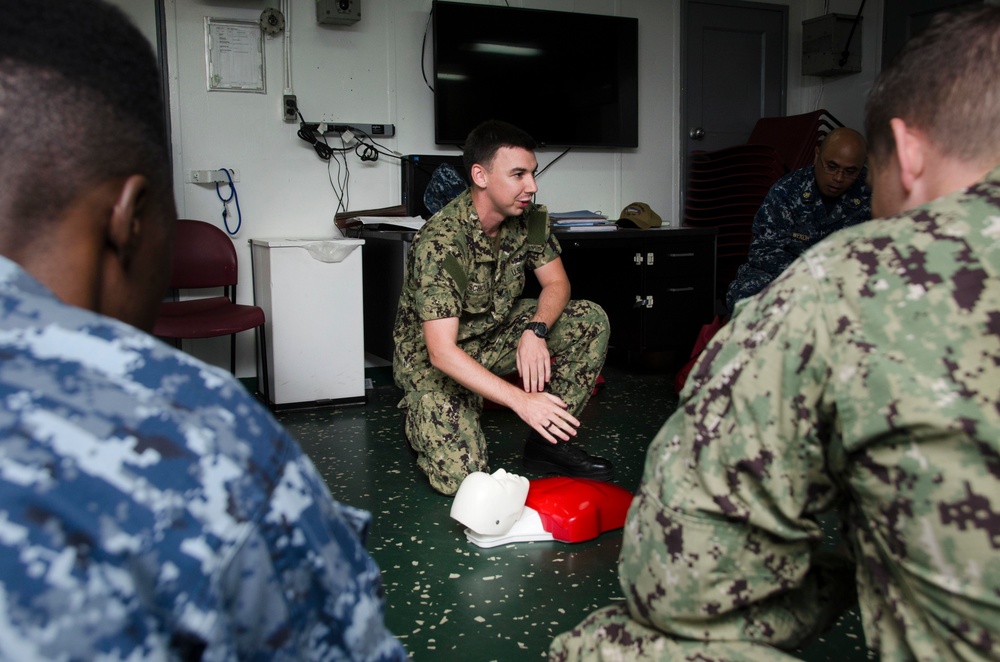 USS Frank Cable (AS 40) CPR Training