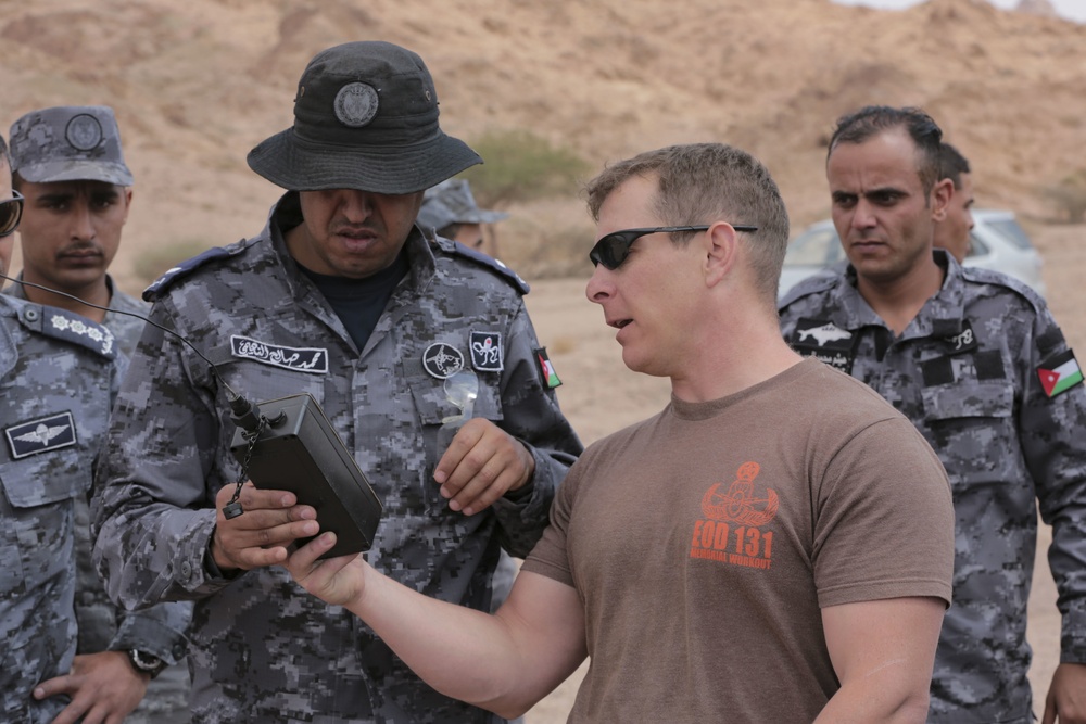 U.S. Navy EOD partner with Jordanian EOD teams