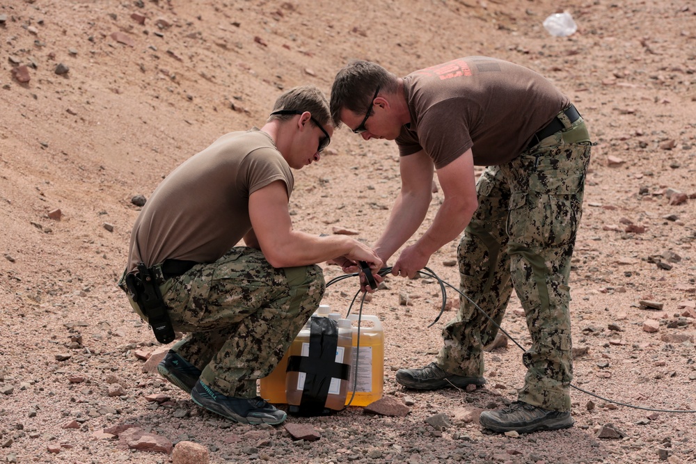 U.S. Navy EOD partner with Jordanian EOD teams