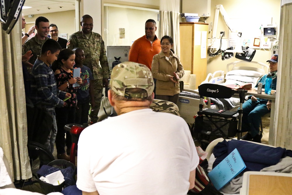 79th TSC Soldiers Share Christmas Cheer