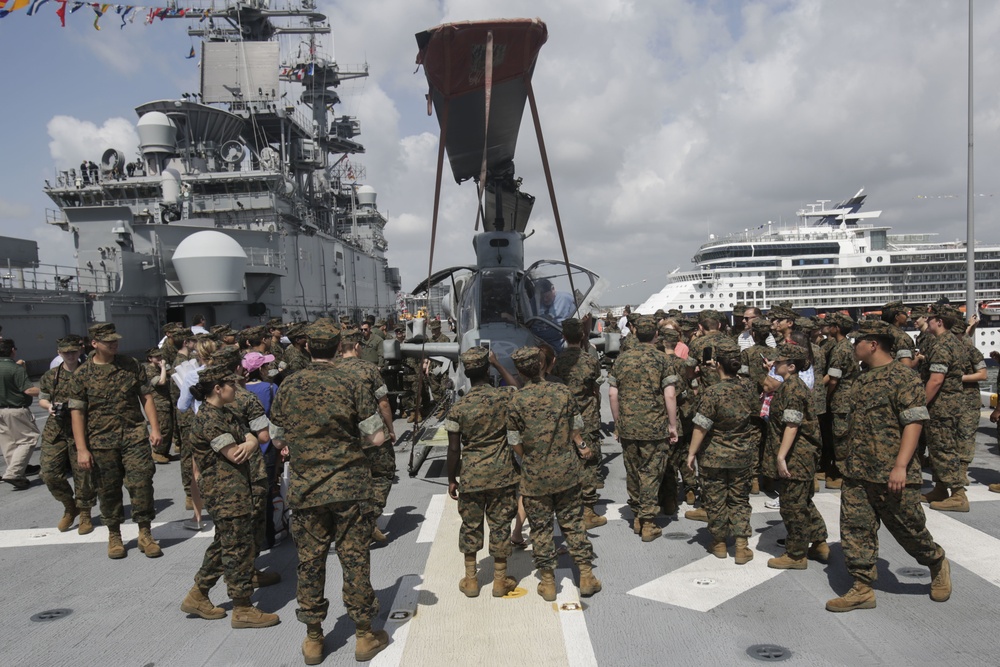 DVIDS Images MCJROTC Cadets Visit Fleet Week Port Everglades [Image