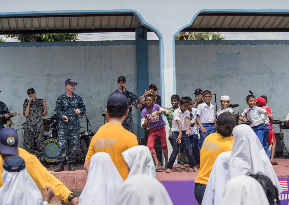 Service members participate in COMREL while in Sri Lanka