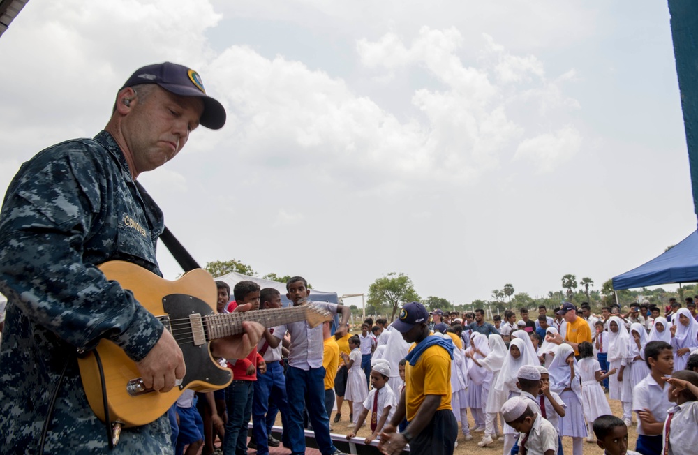 Service members participate in COMREL while in Sri Lanka