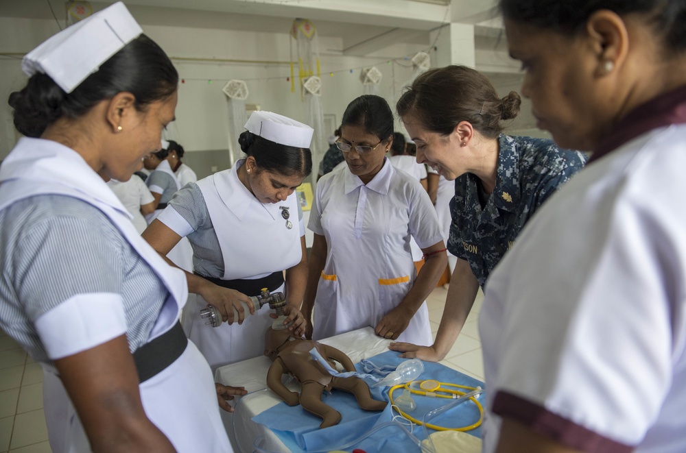 PP18 Medical personnel exchange techniques during a symposium at Trincomalee General Hospital.