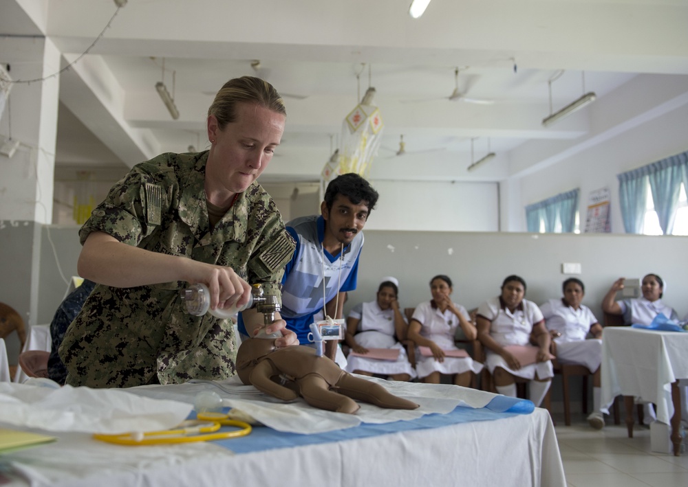 PP18 Medical personnel exchange techniques during a symposium at Trincomalee General Hospital.