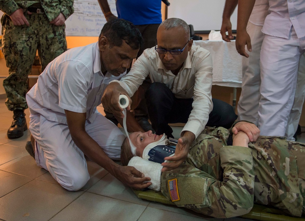 PP18 Medical personnel exchange techniques during a symposium at Trincomalee General Hospital.