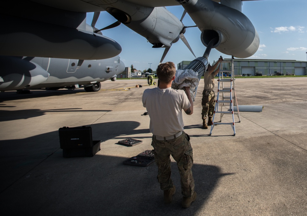 Dark Dune 18 Helicopter Air-to-Air Refueling