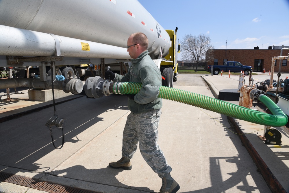 Jet-A fuel delivery at Fargo ANG base