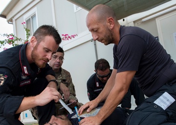 404th Civil Affairs Function Specialty Team Conducts Combat Lifesaver Course for Carabinieri