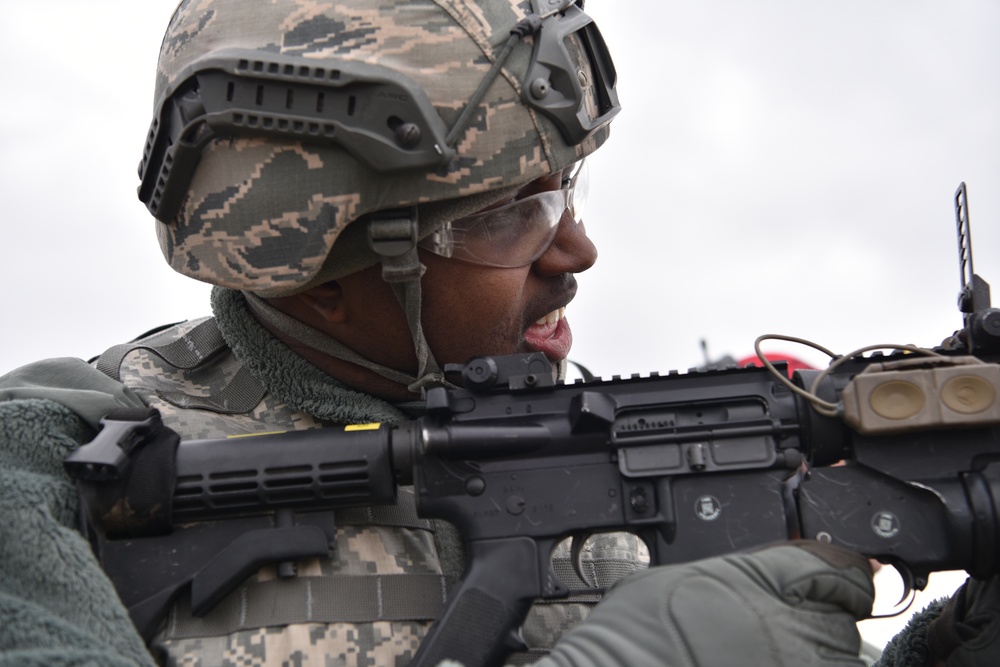 911th SFS participates in grenade launcher training