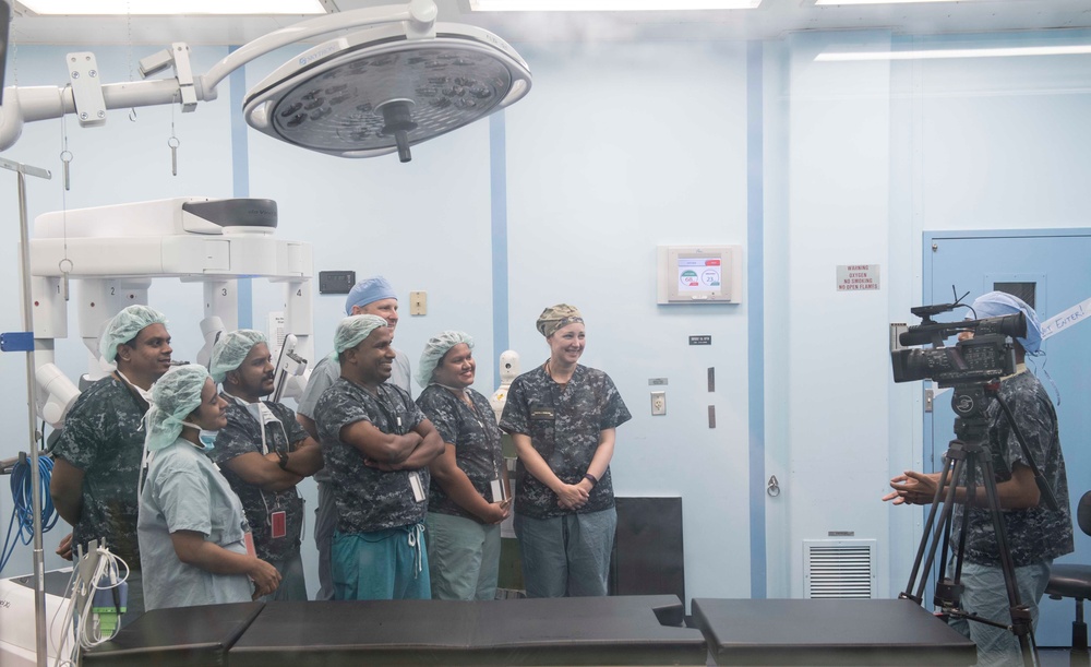 USNS Mercy surgical team, Sri Lankan surgical team perform first robot-assisted surgery aboard a ship